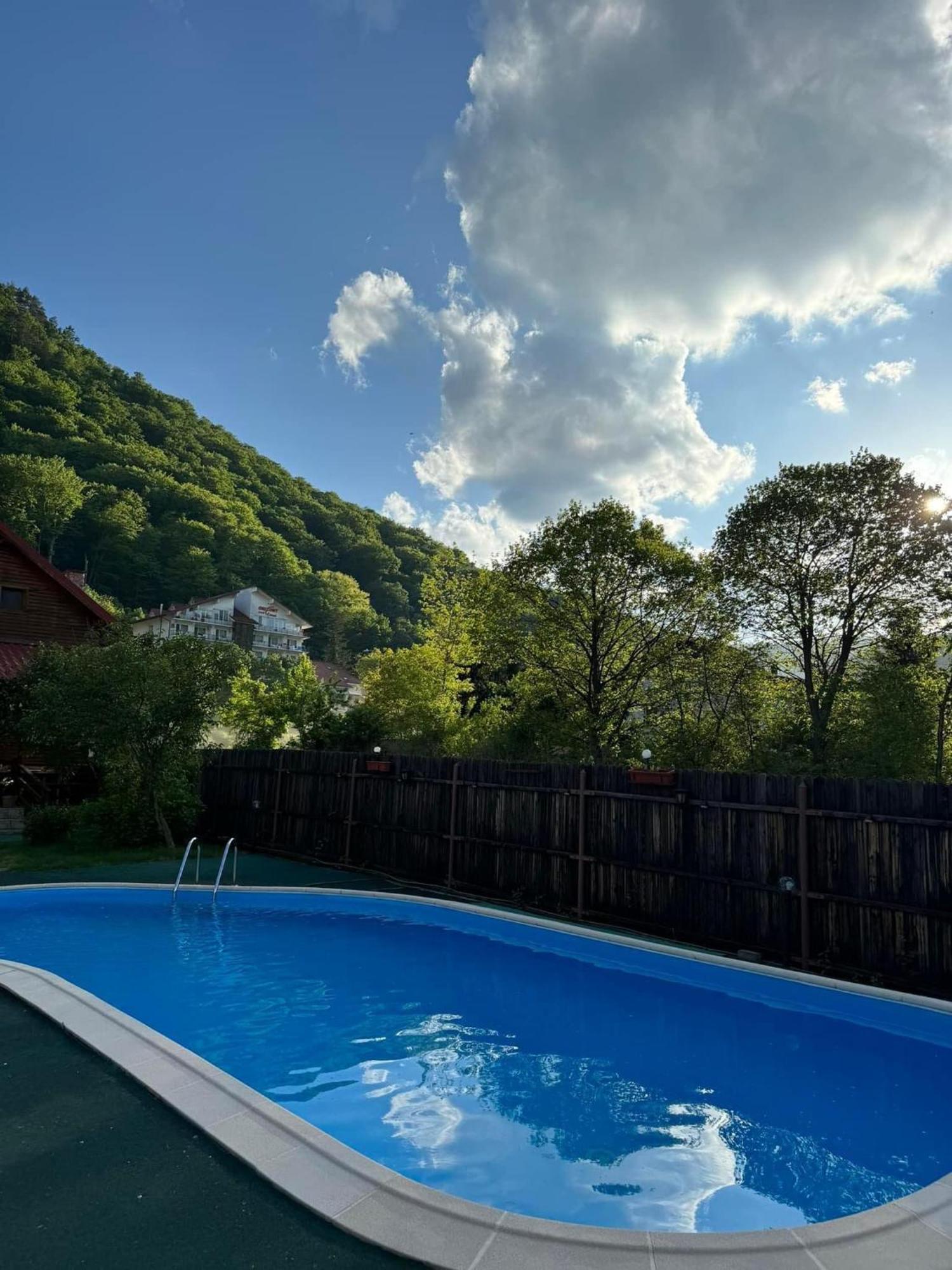 Casa De Vacanta Качулата Экстерьер фото