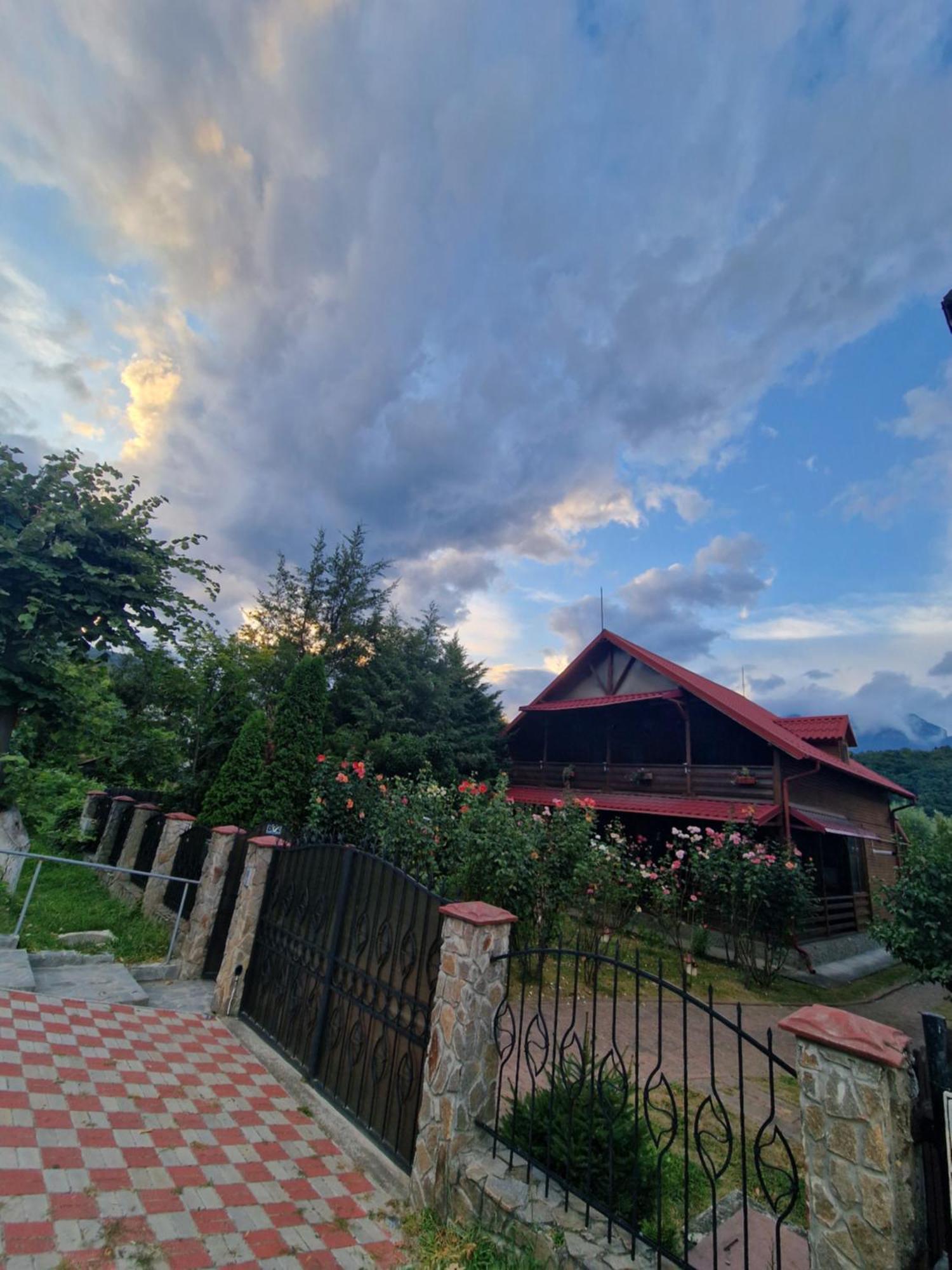 Casa De Vacanta Качулата Экстерьер фото