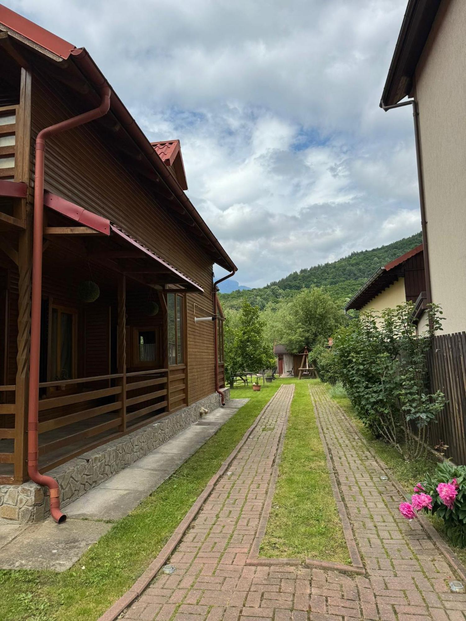Casa De Vacanta Качулата Экстерьер фото
